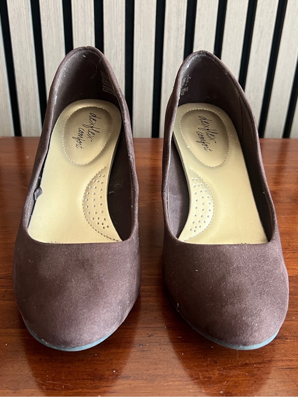 dexflex comfort Women's Brown Suede Round-Toe Pumps